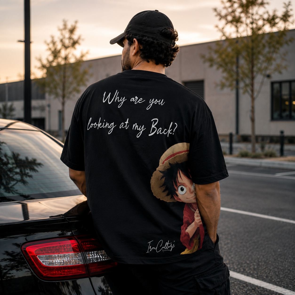 Why Are You Looking at My Back? - Oversized T-Shirt Herren – 240 GSM Heavyweight | IronCulture®